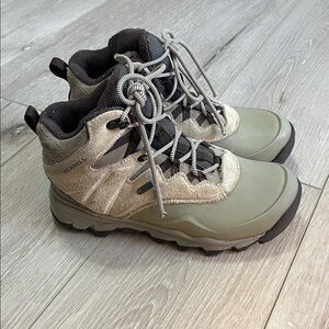 Merrell Women’s Two-Tone Olive and Tan Trail Boots Size 5.5